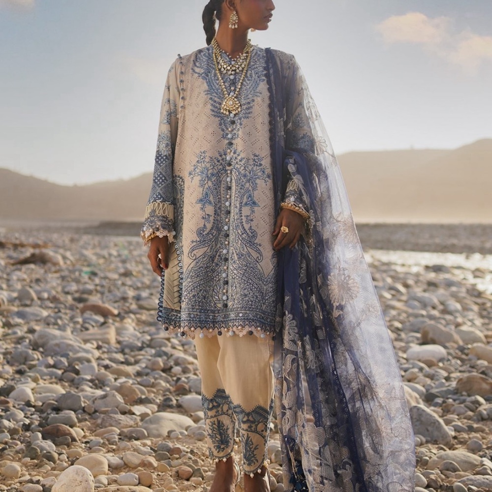 Pakistani brand new 3 piece full embroidered chicken Kari luxury dress size m